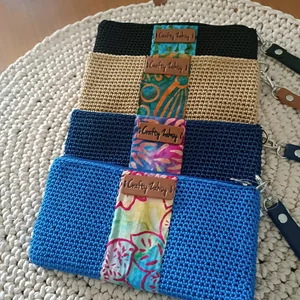 Dompet Rajut Motif Campuran Batik