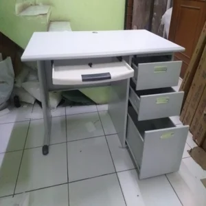 Meja Staff Multi Laci & Rak