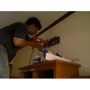 Jasa Service TV pasang bracket tv tanpa embel embel lokasi jakarta barat