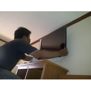 Jasa Service TV pasang bracket tv tanpa embel embel lokasi jakarta barat