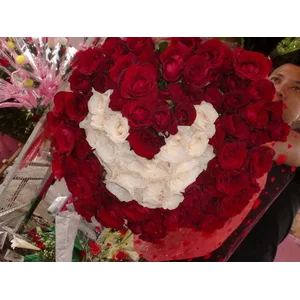 Bunga Hand Bouquet Mawar Bentuk Bulat