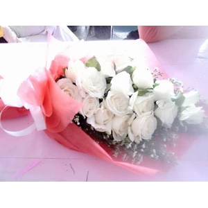 hand bouquet mawar putih di surabaya