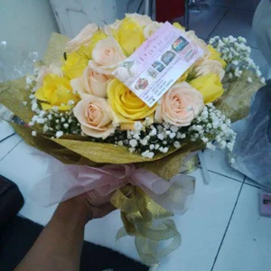 Hand Bouquet Bunga Mawar Kuning