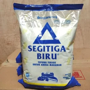 TEPUNG TERIGU SEGITIGA BIRU KEMASAN EKONOMIS 500 GRAM