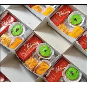 Makanan dalam Kemasan Snack Box Camilan hemat 