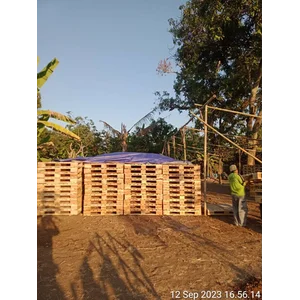 papan kayu bentuk pallet kayu 