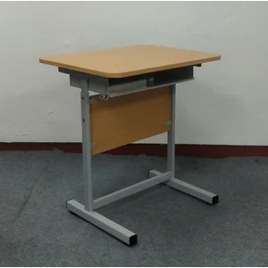 Meja dan Kursi Sekolah ADJUSTABLE Tipe Besi Spesifikasi Rangka dari pipa Besi Finishing Cat Powder coating Top dan Back Panel dari MDF Laminasi Sheet PVC