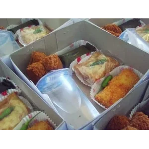 Snack Box Paket 2 Dengan Air Mineral Gelas