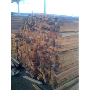 Kayu Sembarang Keras Merah