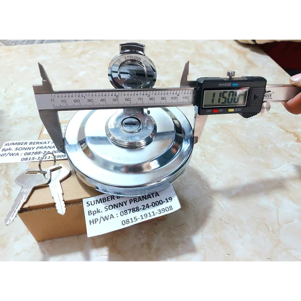 TUTUP TANGKI SOLAR 20Y-04-11160 KB 2107 KB-2107 KB2107 FUEL TANK CAP 20Y0411160 20Y-04-11160 CAP 20Y-04-111-60 COVER 20Y 04 11160 - PC200 PC300 PC400