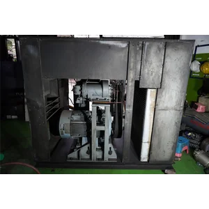 Screw Kompresor Angin Hitachi 55 KW / 75HP 0.69 MPa