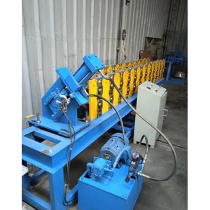 Roll Forming/• Bahan Body : Wf. 150 (atas)/Mesin C truss/ Drive Dinamo Motor : 380V/3Hp/Spole/• Bearing As Roll : ASB UCT 207