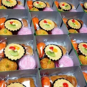 Snack kotak kemasan makanan yang biasanya dikhususkan untuk tempat kue
