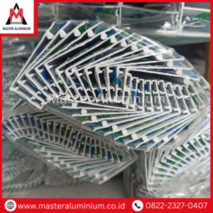 Stopper Jendela Casement - Putih Coating