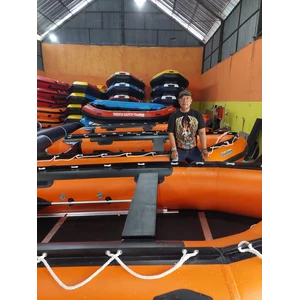 Speed boat perahu karet lcr 330