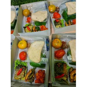 Makanan dalam kemasan rumahan khas sunda