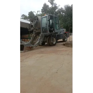 Self Loading Concrete Mixer ( Second / Used )