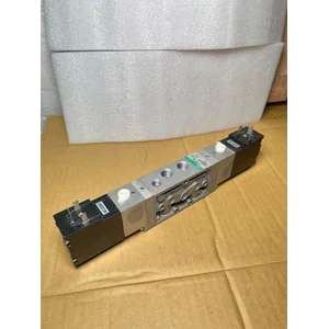 Solenoid Valve Pneumatic CKD 4F220-RL Port 1/4" Volt AC220