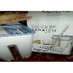 Alat Pel Lantai lap microfiber (wadah plastik dan tongkat pel) Angola