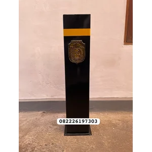Bollard Trotoar Stand-Pembatas Jalan Kotak