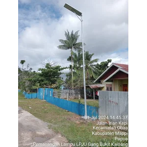 Lampu Jalan PJU All in one ICOM AIOM 100watt dengna Tiang pju 7 meter okta Galvanish