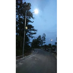 Tiang Lampu Jalan tinggi 7 m okta Single Arm