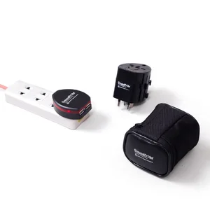 Universal Travel Adaptep dengan 4 internasional plug adapter