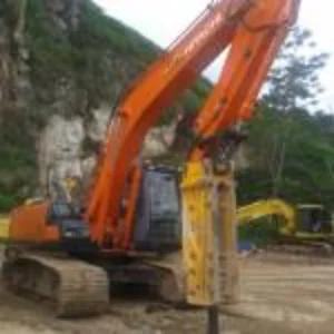 Beko Hitachi ZX210F Thn 2010 Dan Hidrolik Breaker 