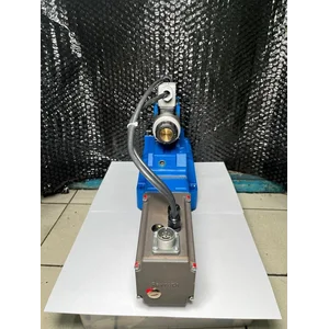 Servo Valve REXROTH 4WRKE25E350L-3X/6EG24K31 + Solenoid Valve Servo Rexroth 4WRAP6W7-07-36=G24K4/M=00