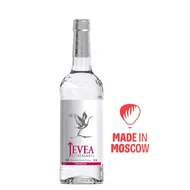 Air minum meja mineral "Zhiveya Kristalnaya" dalam botol kaca