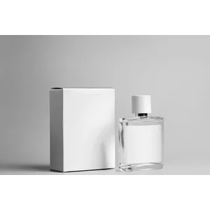 mockup botol dan kotak kemasan parfum/50 ml