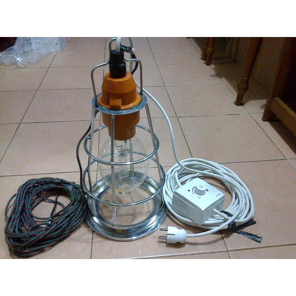 Lampu Penangkap Ikan Dan Cumi