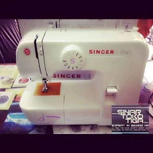 Beginner sewing machine singer 1306
