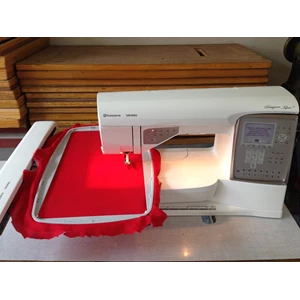 computer embroidery sewing machine husqvarna viking topaz singer xl xl 400 580 brother janome elna cny e900 messina disney d7500