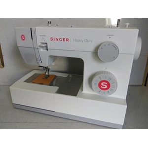 Singer sewing machine 5523 Scholastic Best Portable Heavy Duty