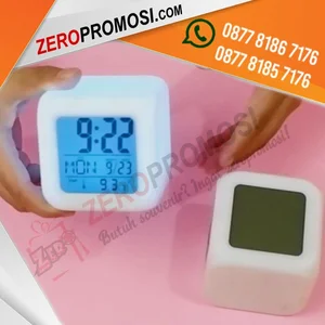 Souvenir jam dadu - jam meja promosi
