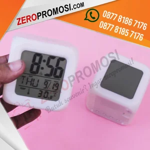 Souvenir jam dadu - jam meja promosi
