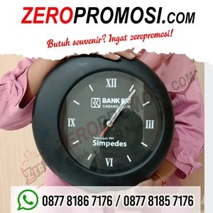 Company Promotional Items Crescent Wall Clock For Souvenirs