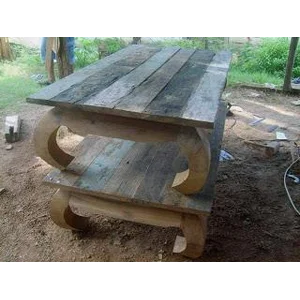 RUSTIC OPIUM COFFE TABLE & REPRO BENCH