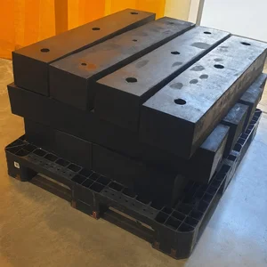 Rubber Loading Dock / Karet Bumper Type Kotak - Pelindung Benturan Truk (10 x 20 x 100cm)