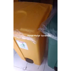 Tempat sampah 80 Liter  warna kuning dengan pijakan