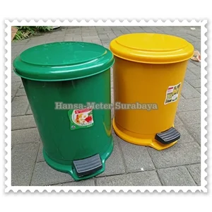 Tempat sampah pijak 10 liter