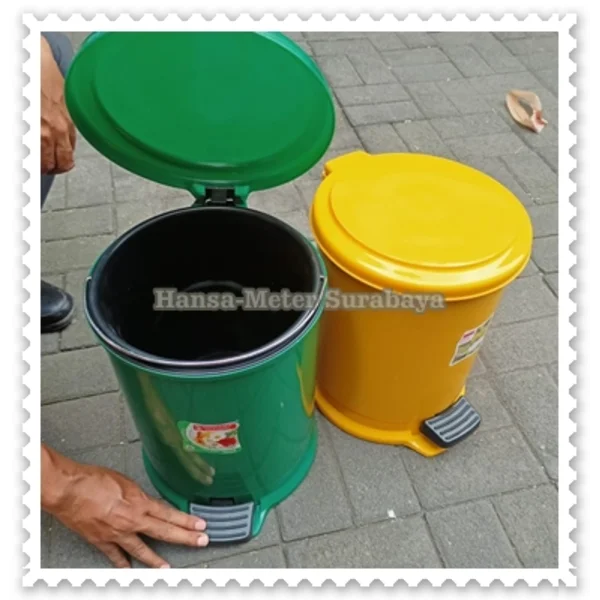 Tempat sampah pijak 10 liter