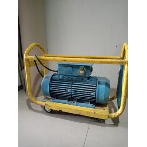 RENTAL ELECTRIC CONCRETE VIBRATOR MACHINE MIKASA / WACKER