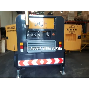 Kompresor Screw 390 CFM Univ UDS 390 S