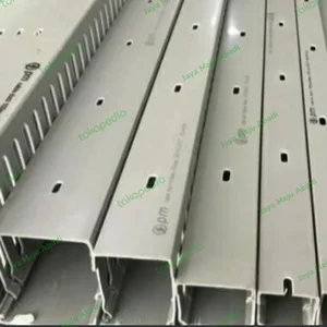 Kabel Duct 32 x 32 Abu - Abu Lubang