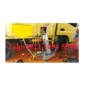 Truck Road Marking Machine Preheter Tank Capacity ±250 Kg