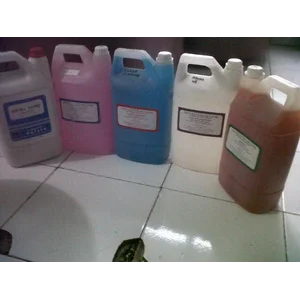Pembersih dan pengharum toilet Lokal 5 liter