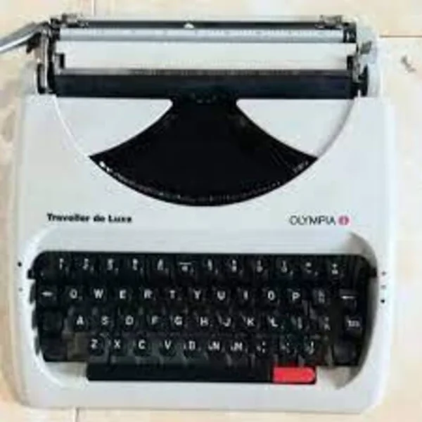 Olympia  Mesin Ketik  manual 13" per pcs 