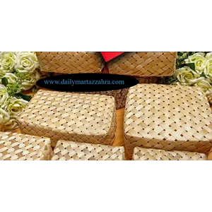 Besek cantik natural untuk kue size 15 x15 cm per pieces